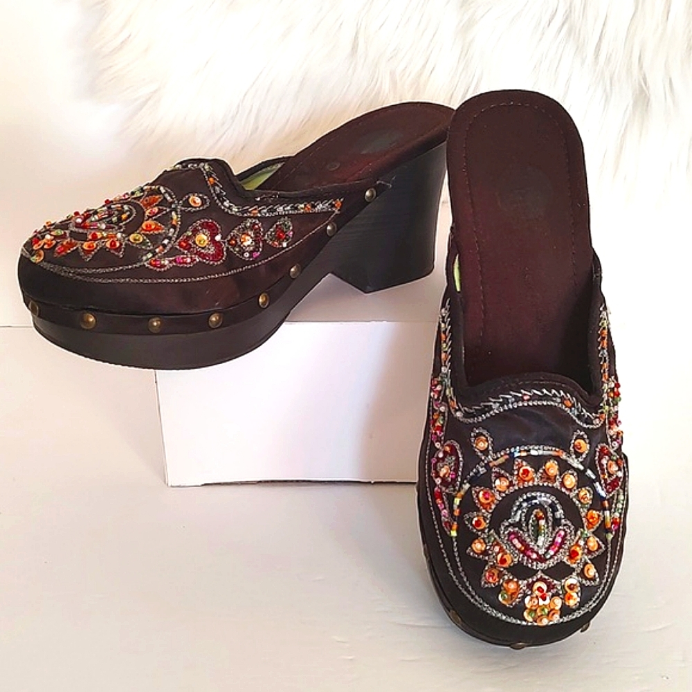Dollhouse Embroidered Mules - Black and Red